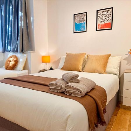 En-Suites With Free Parking 30Min To Central لندن المظهر الخارجي الصورة