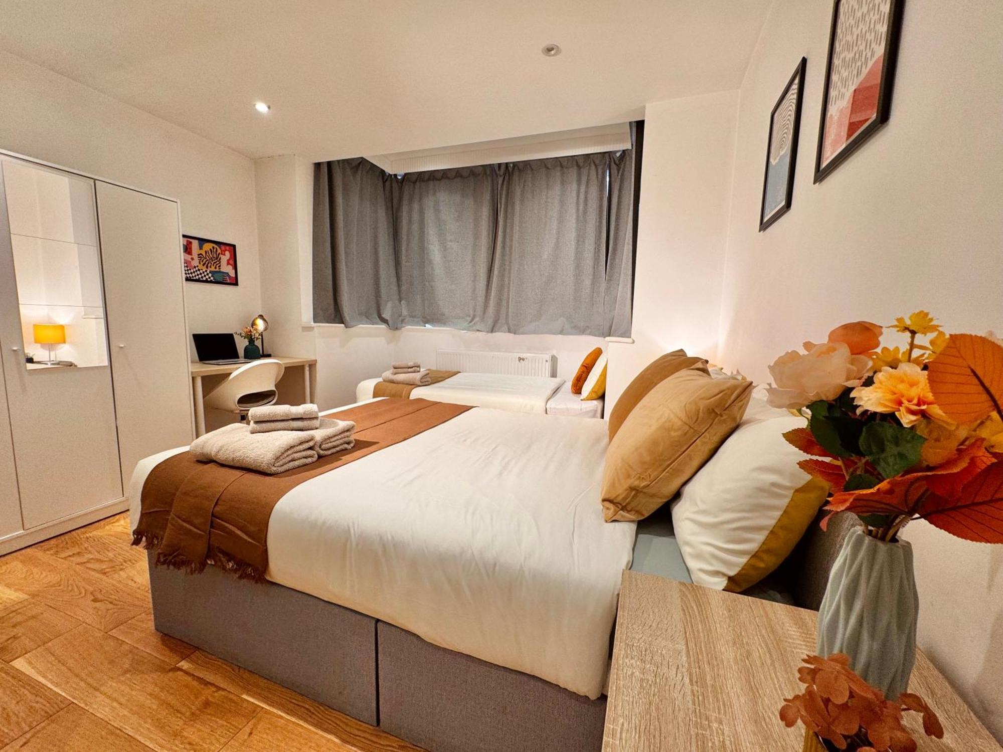 En-Suites With Free Parking 30Min To Central لندن المظهر الخارجي الصورة
