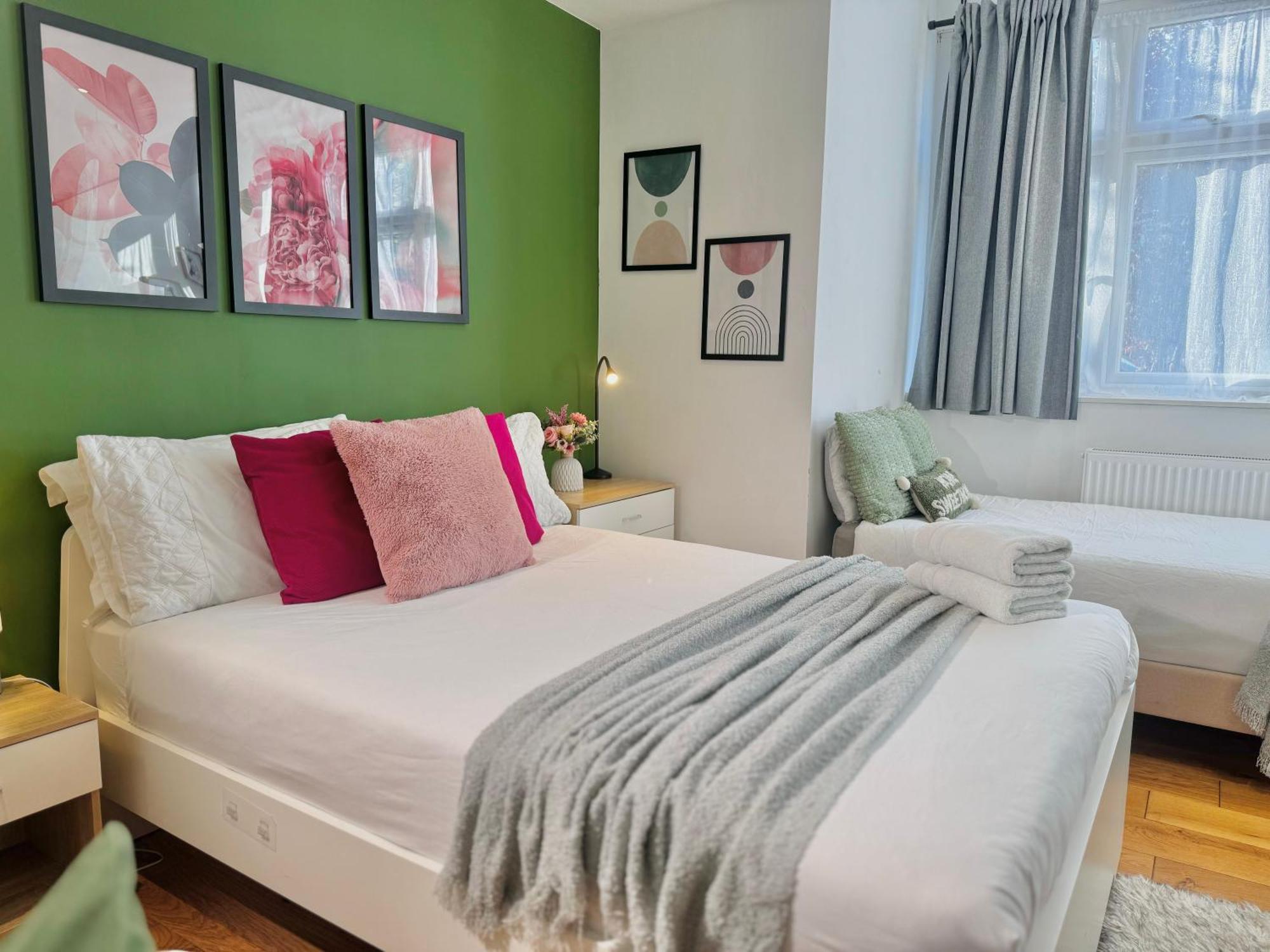 En-Suites With Free Parking 30Min To Central لندن المظهر الخارجي الصورة