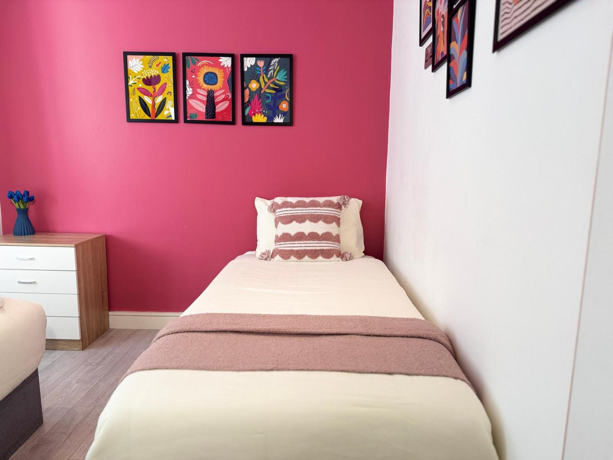 En-Suites With Free Parking 30Min To Central لندن المظهر الخارجي الصورة