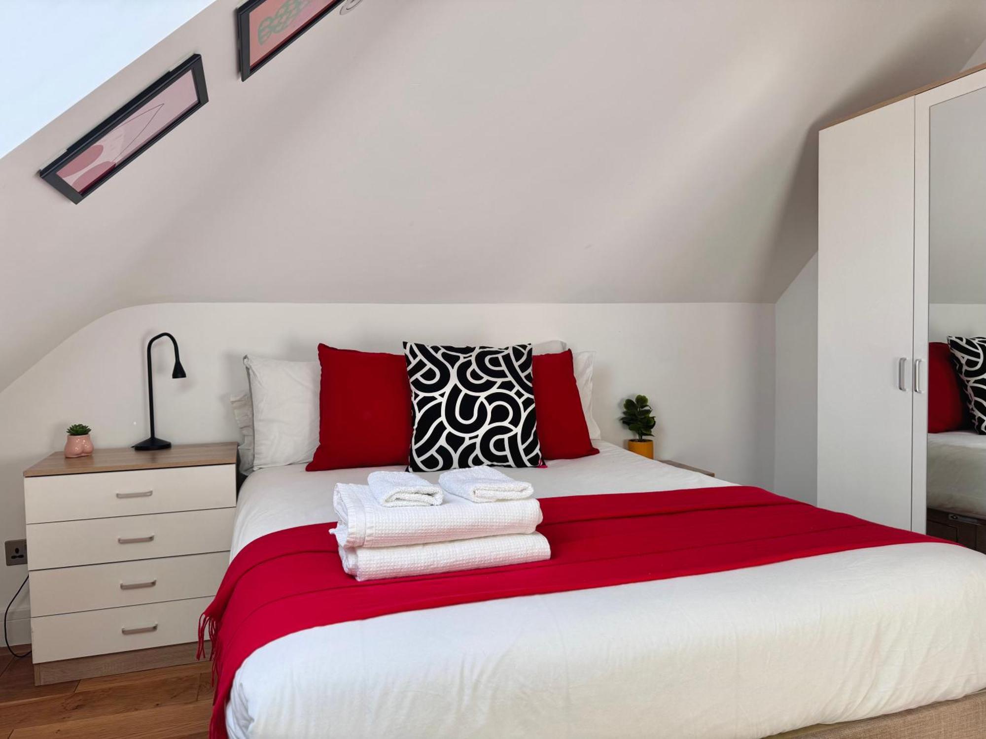 En-Suites With Free Parking 30Min To Central لندن المظهر الخارجي الصورة